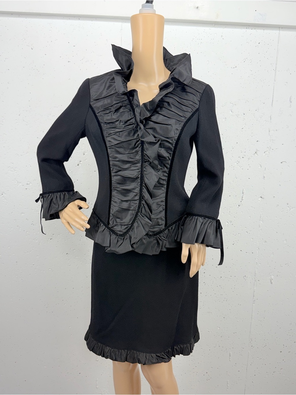 Rickie Freeman Terri Jon size 4/6 Black Wool Ruffle Skirt & Blaze 2 Piece Set